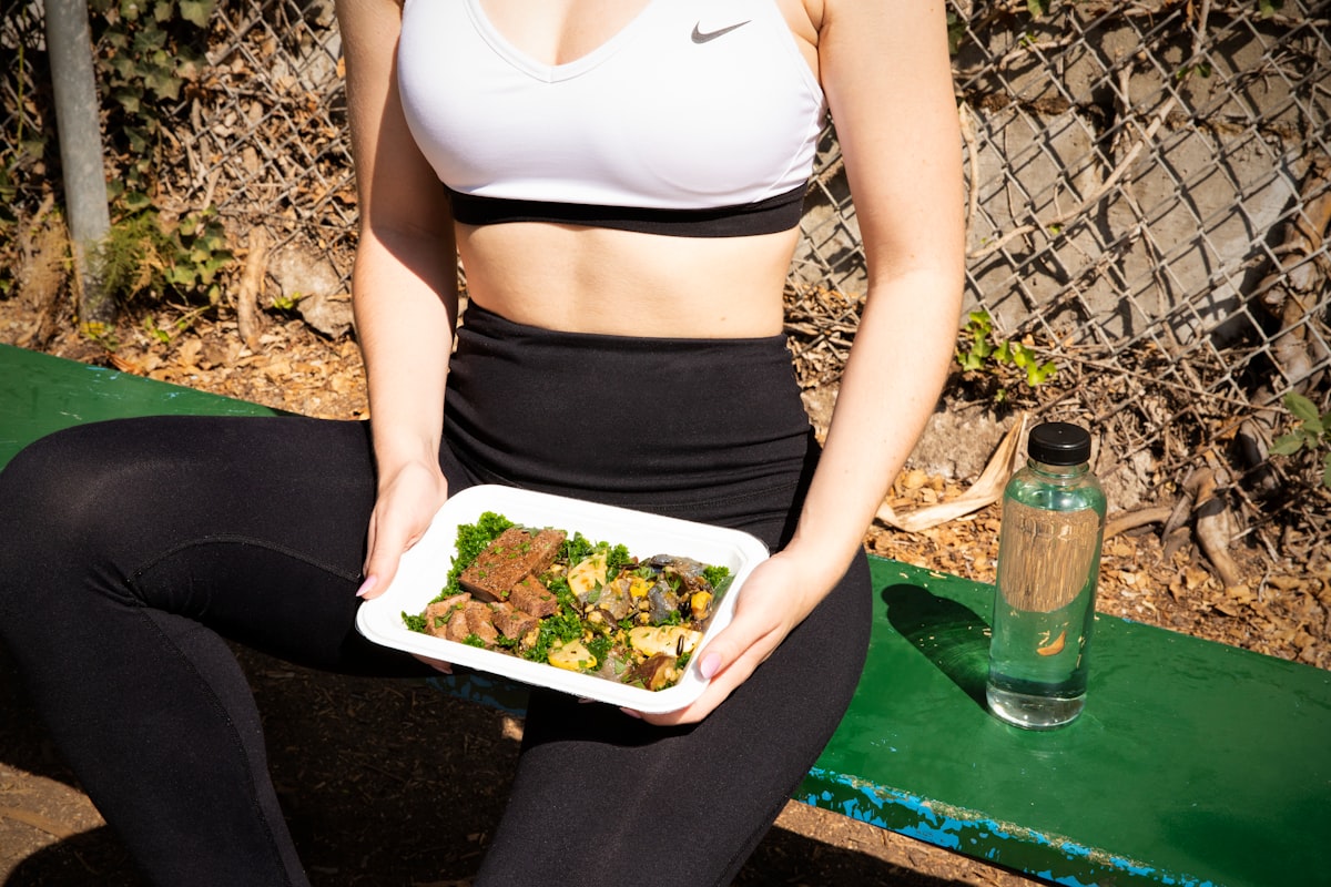 Préparation d'un repas riche en nutriments pour la musculation